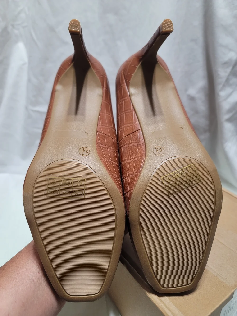 Journee Collection Monalee-WD Faux Croc Pumps Brown 8.5 WD NIB